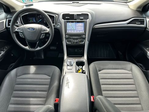 Used 2018 Ford Fusion SE FWD image 11