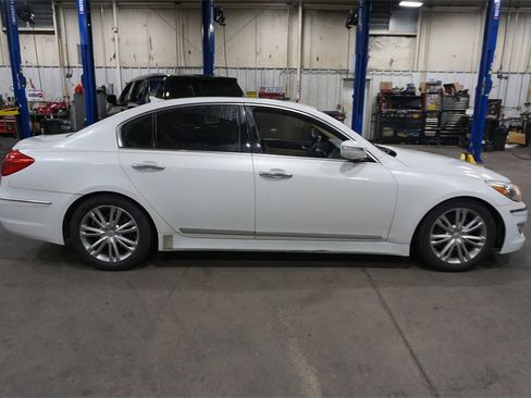 Used 2012 Hyundai Genesis 5.0 image 22