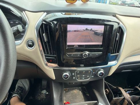 Used 2023 Chevrolet Traverse LS FWD image 9