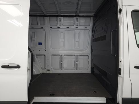 Used 2025 Mercedes-Benz Sprinter 2500 image 21