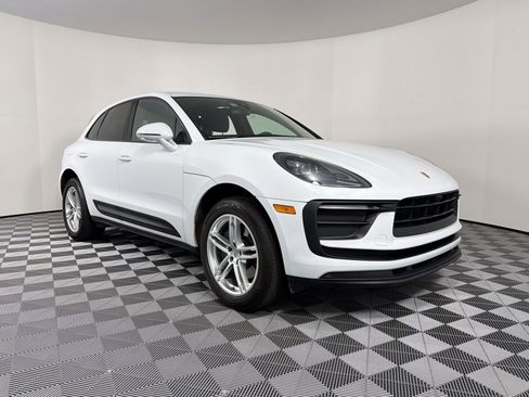 Certified 2022 Porsche Macan AWD/4WD image 8