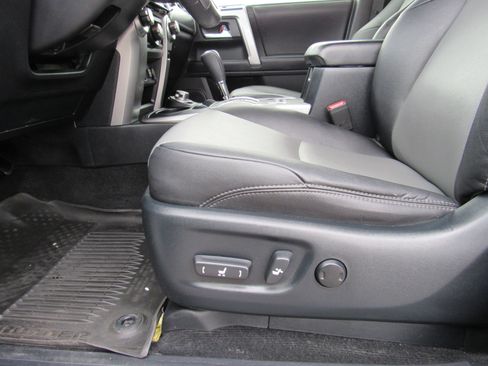 Used 2022 Toyota 4Runner SR5 Premium w/ Moonroof Package AWD/4WD image 15