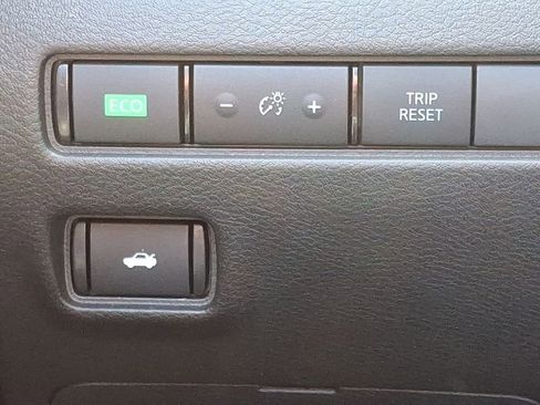 Used 2025 Nissan Sentra SV w/ Trunk Package image 25