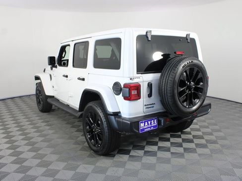 Used 2025 Jeep Wrangler Unlimited Sahara AWD/4WD image 21