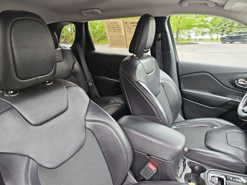 Used 2020 Jeep Cherokee Latitude Plus FWD image 12