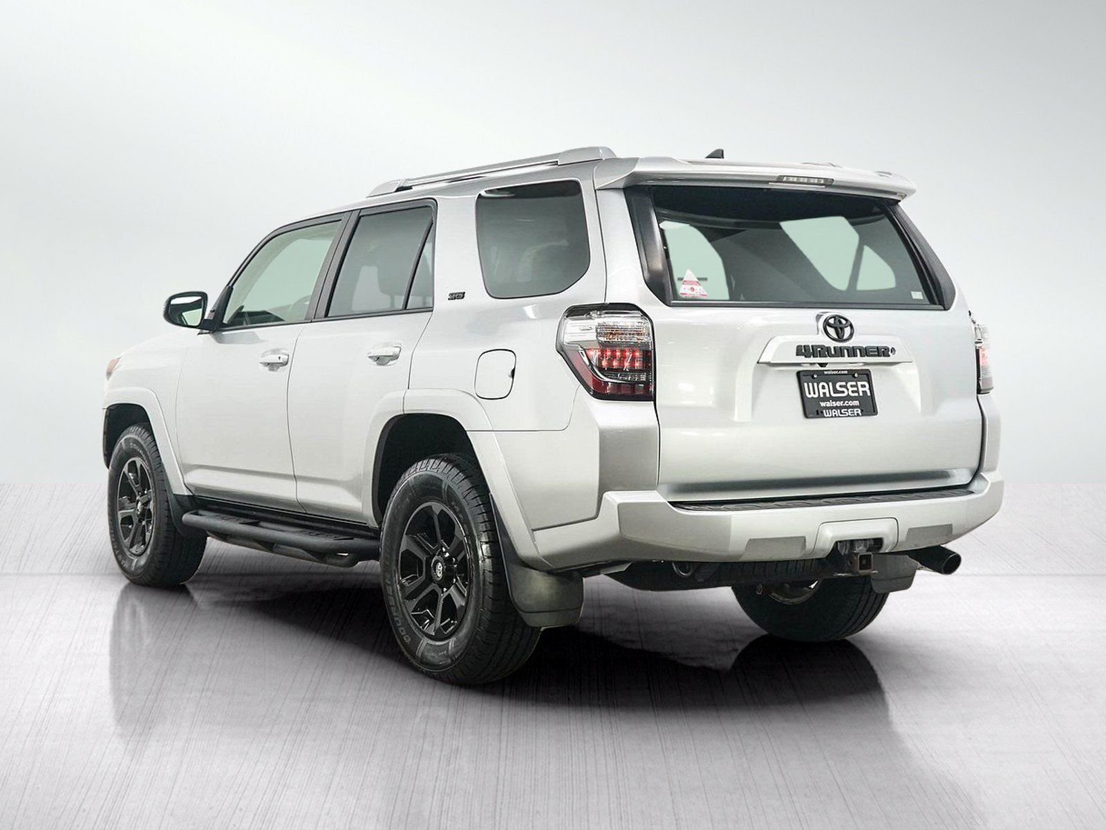 Used 2016 Toyota 4Runner SR5 Premium AWD/4WD image 3