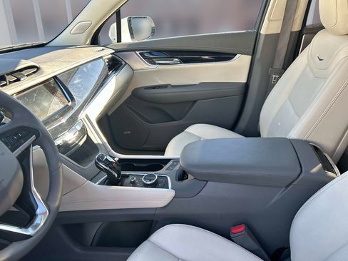 Used 2024 Cadillac XT6 Premium Luxury image 24
