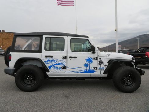 Used 2019 Jeep Wrangler Unlimited Sport image 2
