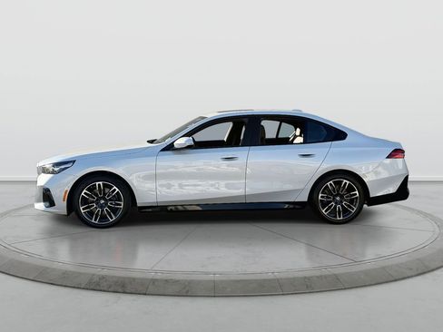 Used 2026 BMW 530i xDrive AWD/4WD image 4