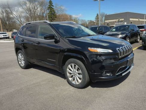 Used 2017 Jeep Cherokee Overland w/ Technology Group image 2