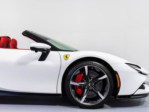 Certified 2025 Ferrari SF90 Spider AWD/4WD image 18