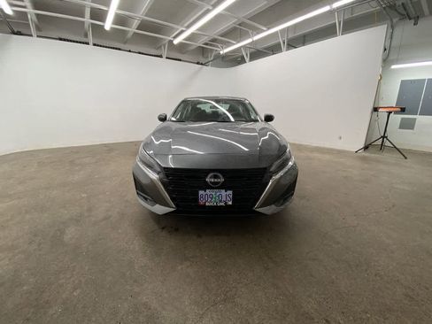 Used 2025 Nissan Altima 2.5 SV image 9