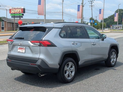 Used 2024 Toyota RAV4 XLE FWD image 9