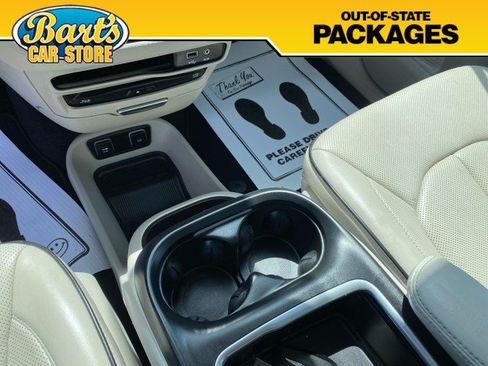 Used 2020 Chrysler Pacifica Limited w/ Advanced Safetytec Group FWD image 35