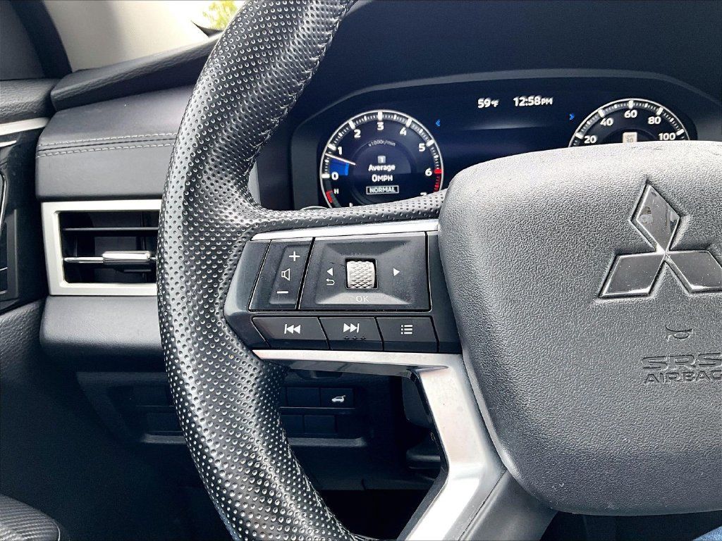 Used 2024 Mitsubishi Outlander SE FWD image 18