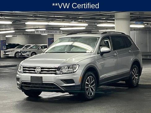 Used 2020 Volkswagen Tiguan SE w/ Panoramic Sunroof Package AWD/4WD image 3
