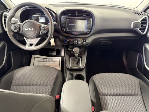 Used 2022 Kia Soul LX image 10