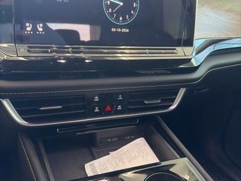 Used 2024 Volkswagen Atlas SE image 2