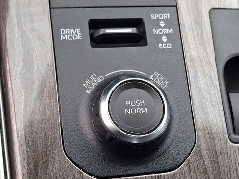 Used 2023 Toyota Highlander Platinum image 24