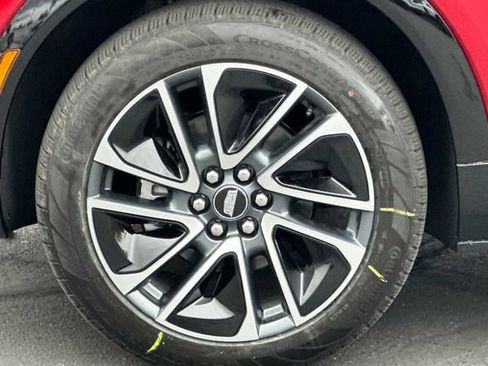 New 2026 Cadillac Optiq Sport 1 image 24