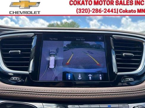 Used 2017 Chrysler Pacifica Limited w/ UConnect Theater Package FWD image 27