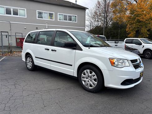 Used 2016 Dodge Grand Caravan American Value Package image 3