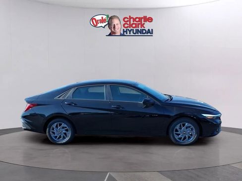 New 2026 Hyundai Elantra Hybrid FWD image 6