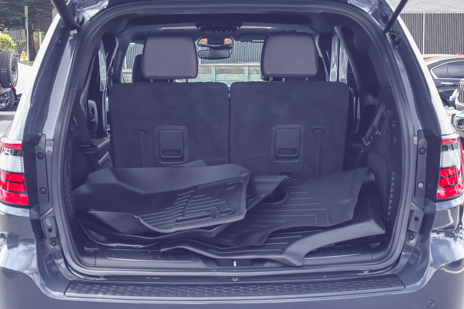 Used 2018 Dodge Durango SRT w/ Technology Group AWD/4WD image 18