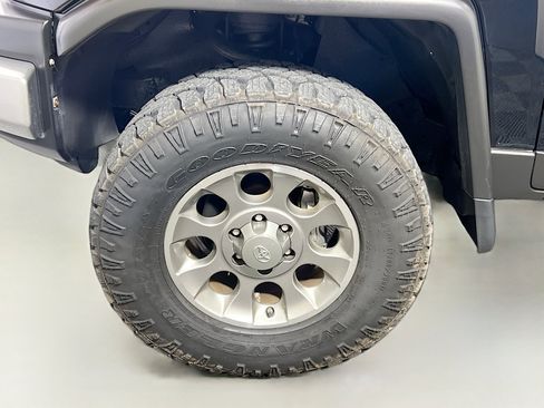 Used 2013 Toyota FJ Cruiser 4WD image 13