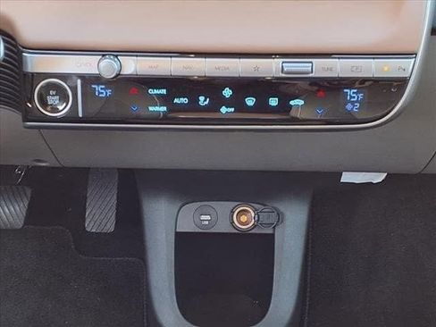 Used 2024 Hyundai Ioniq 5 Limited image 16