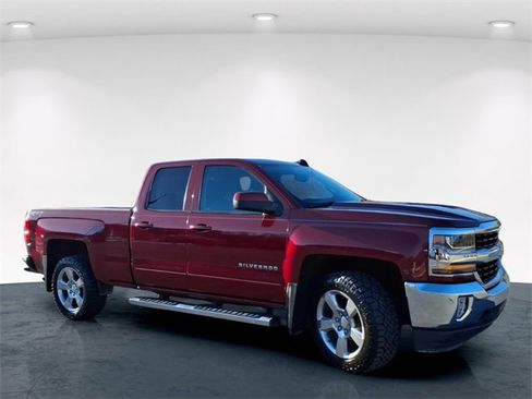 Used 2018 Chevrolet Silverado 1500 LT w/ All Star Edition image 4