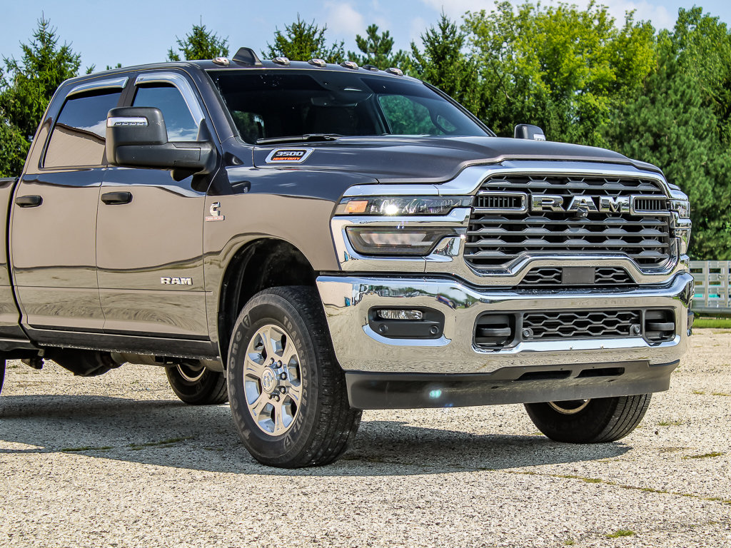 Used 2025 RAM 3500 Big Horn AWD/4WD image 39