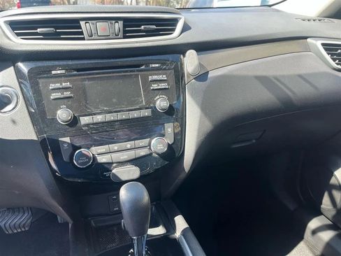 Used 2015 Nissan Rogue SV w/ SV Family Package image 22