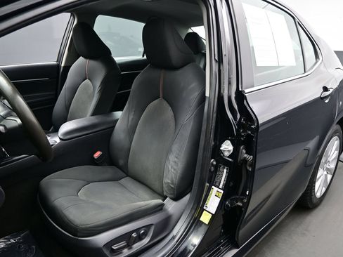 Used 2020 Toyota Camry LE FWD image 12