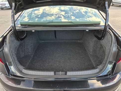 Used 2025 Volkswagen Jetta SE FWD image 31