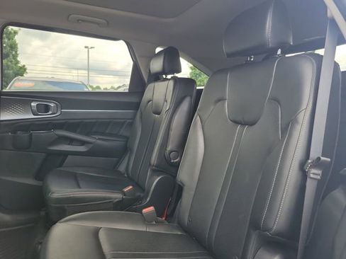 Certified 2022 Kia Sorento SX FWD image 9