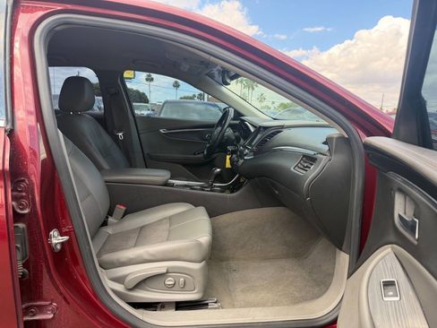 Used 2017 Chevrolet Impala LT w/ Convenience Package image 30