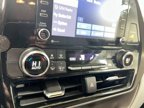 Used 2022 Toyota Highlander L FWD image 15