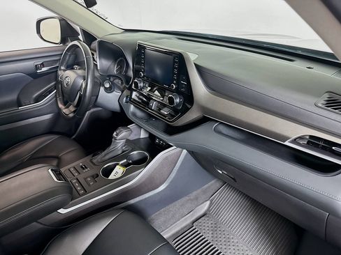 Certified 2022 Toyota Highlander XLE image 30
