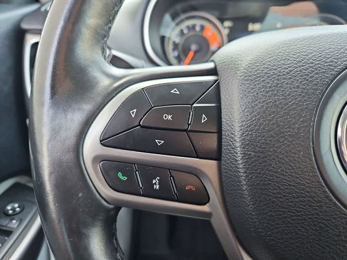 Used 2019 Jeep Cherokee Limited w/ Technology Group AWD/4WD image 24