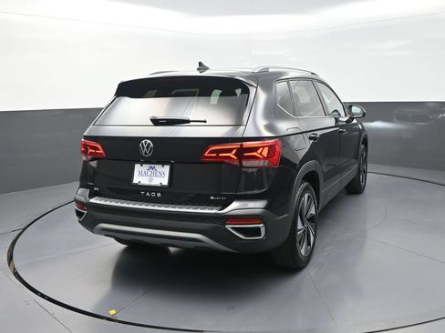 Used 2024 Volkswagen Taos SE AWD/4WD image 10
