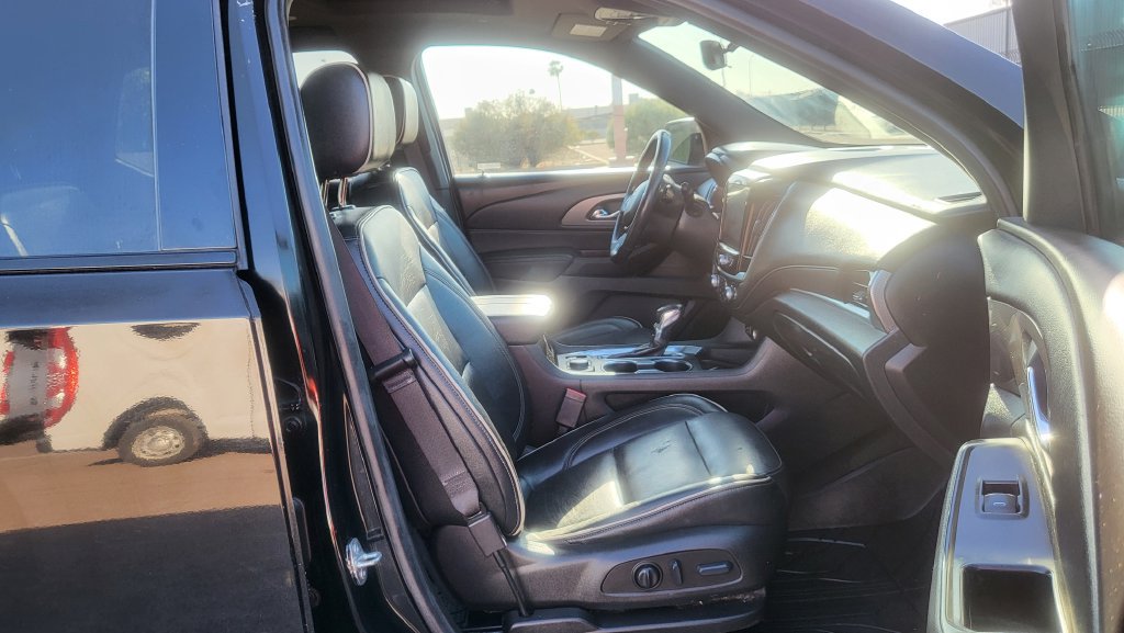 Used 2022 Chevrolet Traverse Premier w/ Redline Edition FWD image 19