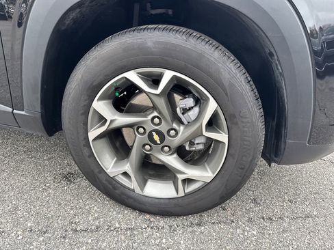 Certified 2025 Chevrolet Trax LT w/ LT Convenience Package image 12