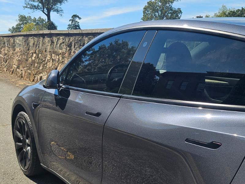 Used 2022 Tesla Model Y Long Range AWD/4WD image 23