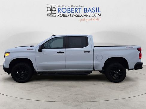 Used 2022 Chevrolet Silverado 1500 Custom Trail Boss w/ LPO, Dark Essentials Package image 2