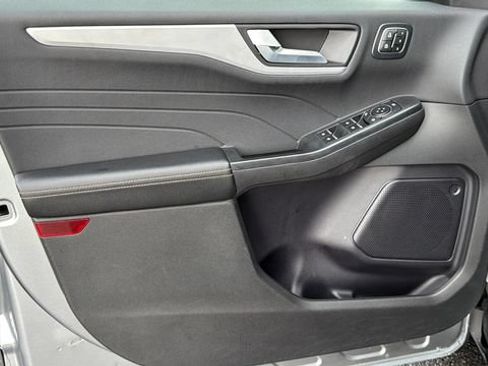 Certified 2024 Ford Escape Platinum AWD/4WD image 12