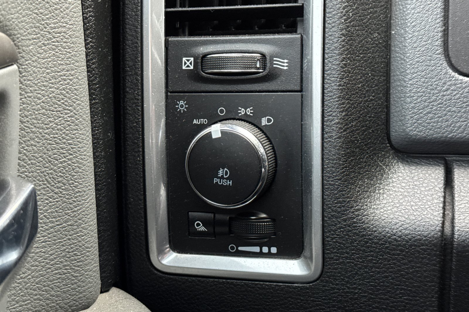 Used 2017 RAM 1500 Big Horn AWD/4WD image 39
