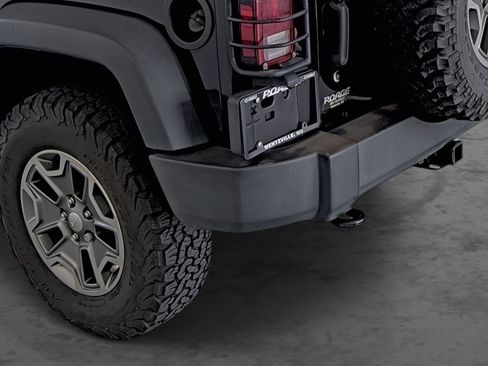 Used 2017 Jeep Wrangler Rubicon w/ Power Convenience Group AWD/4WD image 9