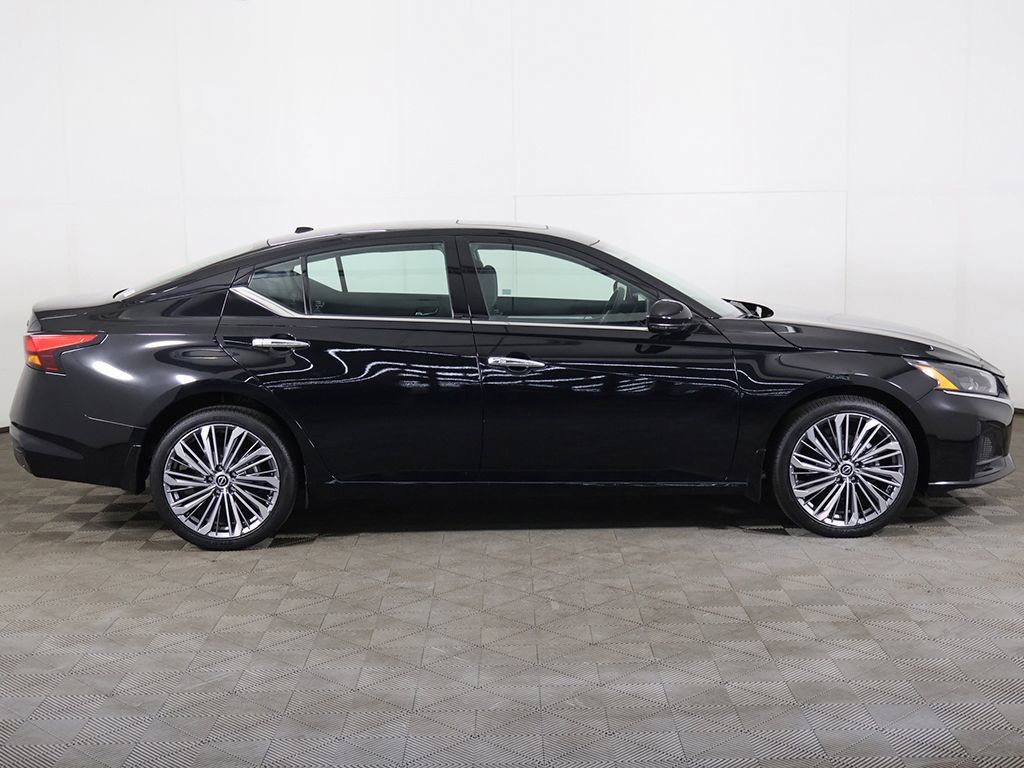 Used 2023 Nissan Altima 2.5 SL AWD/4WD image 19
