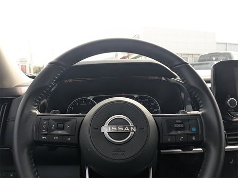 Used 2025 Nissan Pathfinder SV image 24